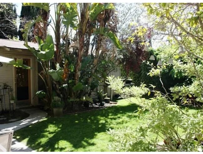 3626 Veteran Ave, Unit Back House in Los Angeles, CA - Foto de edificio - Building Photo