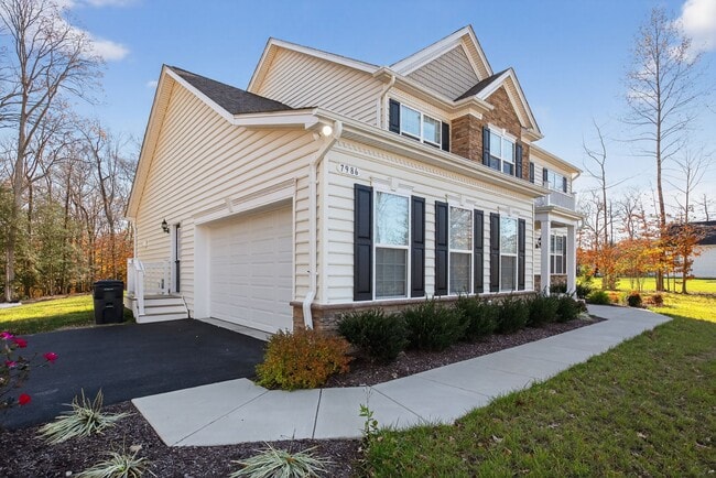 7986 Benjamin Stoddert Ct, Unit Room 1 – Large Furnished in La Plata, MD - Foto de edificio - Building Photo