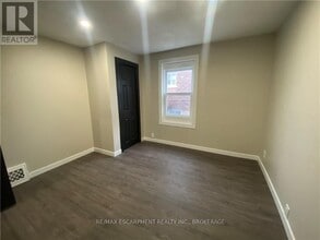 26 Dacotah St in St Catharines, ON - Building Photo - Building Photo