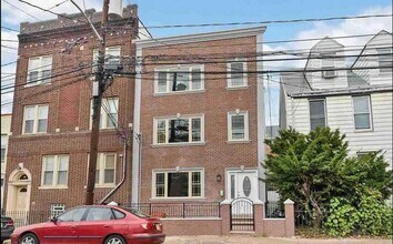 74 Beacon Ave in Jersey City, NJ - Building Photo - Building Photo