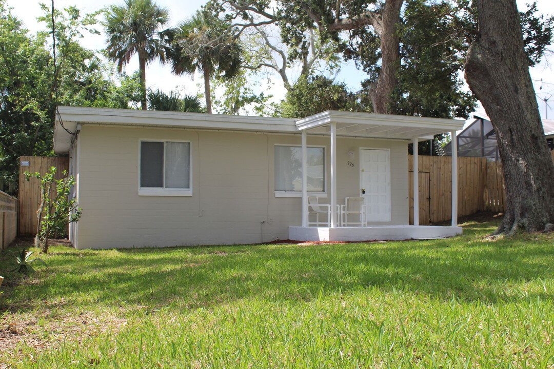 225 Bellewood Ave in South Daytona, FL - Building Photo