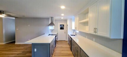 1710 Glenwick Ln in Irving, TX - Building Photo - Building Photo