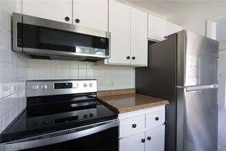 313 6th St S in Naples, FL - Building Photo - Building Photo