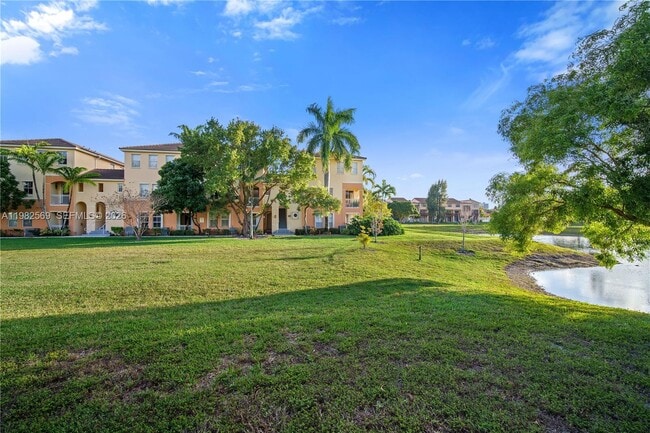 10242 NW 7th St in Miami, FL - Building Photo - Building Photo