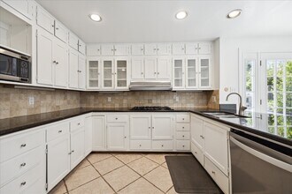 4025 Essex Ln in Houston, TX - Building Photo - Building Photo