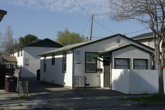 27461 Huntwood Ave in Hayward, CA - Foto de edificio - Building Photo