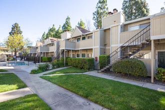 Cobble Creek Apartments in Carmichael, CA - Foto de edificio - Primary Photo