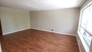 15544 27th Ave NE in Shoreline, WA - Building Photo - Building Photo