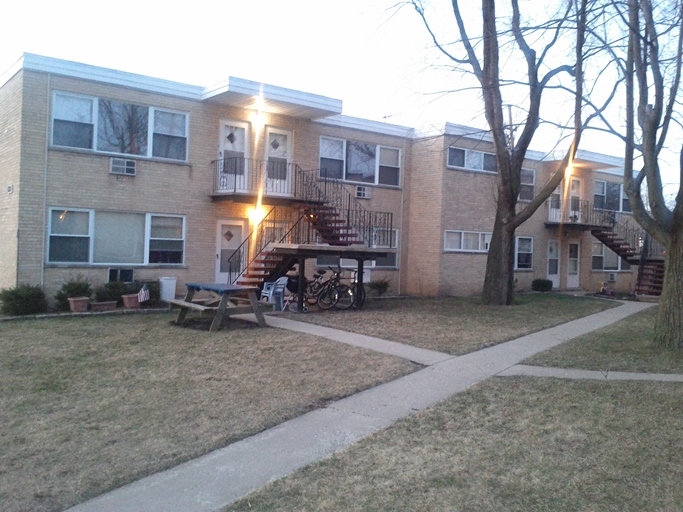 Windsor Courts in Mount Prospect, IL - Building Photo