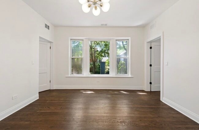 1340 W Hollywood Ave in Chicago, IL - Building Photo - Building Photo