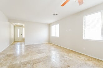 2226 W Oyer Ln in Phoenix, AZ - Foto de edificio - Building Photo