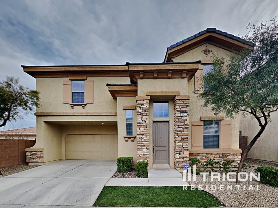 143 Manor House Ave in Las Vegas, NV - Building Photo