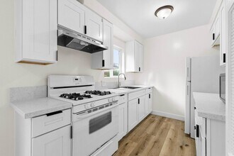 6508 La Jolla Blvd in La Jolla, CA - Building Photo - Building Photo