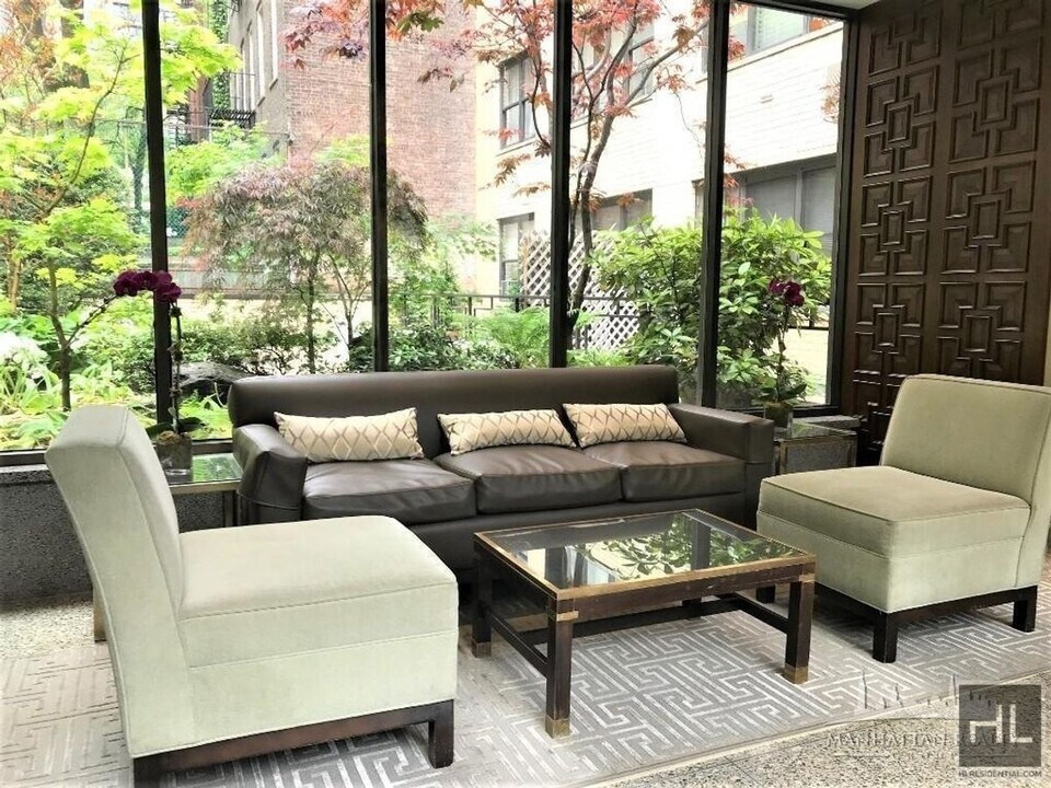 EAST 49 STREET in New York, NY - Building Photo
