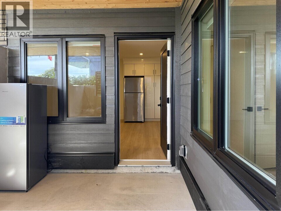 901 Jackson Crescent in New Westminster, BC - Building Photo