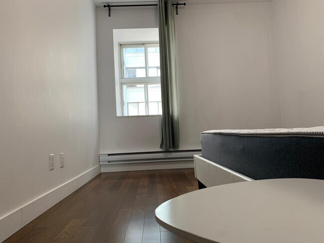 4055 Saint Laurent Boul in Montréal, QC - Building Photo - Building Photo