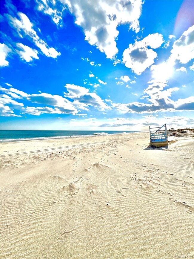 253 Dune Rd in Westhampton Beach, NY - Building Photo - Building Photo