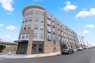 175 W 7th St in Bayonne, NJ - Building Photo