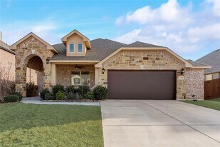 550 Lily St in Crowley, TX - Building Photo