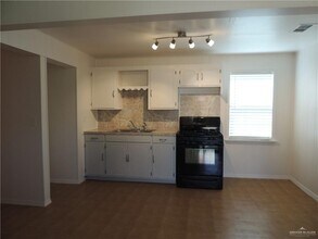2617 N 7 1/2 St-Unit -A in McAllen, TX - Foto de edificio - Building Photo