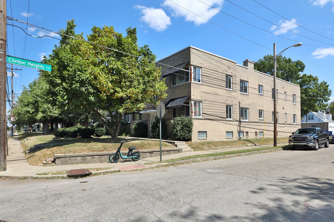3248 Indianola Ave, Unit C in Columbus, OH - Foto de edificio