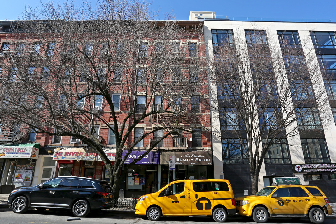 950 Columbus Ave in New York, NY - Foto de edificio