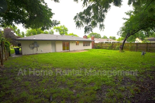 1946 S 74th E Ave in Tulsa, OK - Foto de edificio - Building Photo