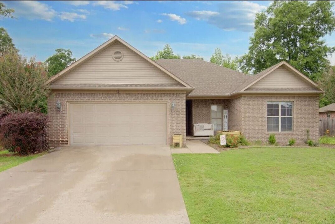 12 Weatherwood Dr in Greenbrier, AR - Building Photo