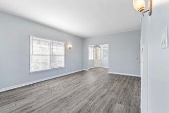 2010 Pine Ave, Unit 03 in Long Beach, CA - Foto de edificio - Building Photo