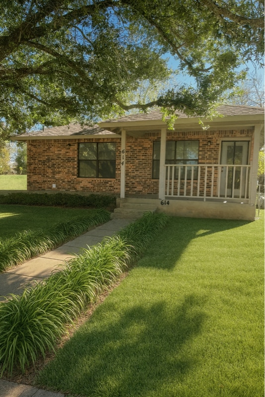 property at 614 E Live Oak St