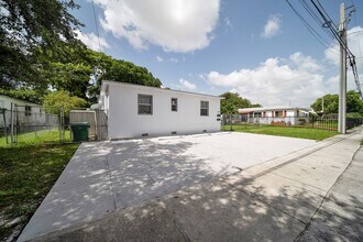 1260 NW 58th St in Miami, FL - Building Photo - Building Photo