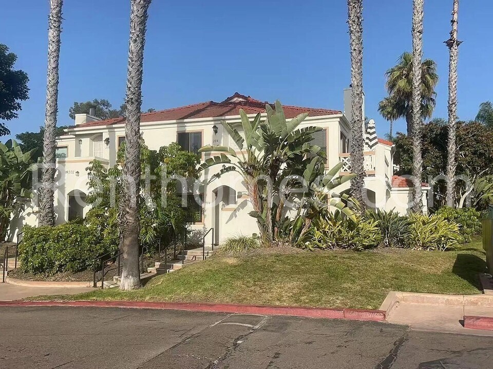 9489 Fairgrove Ln in San Diego, CA - Foto de edificio