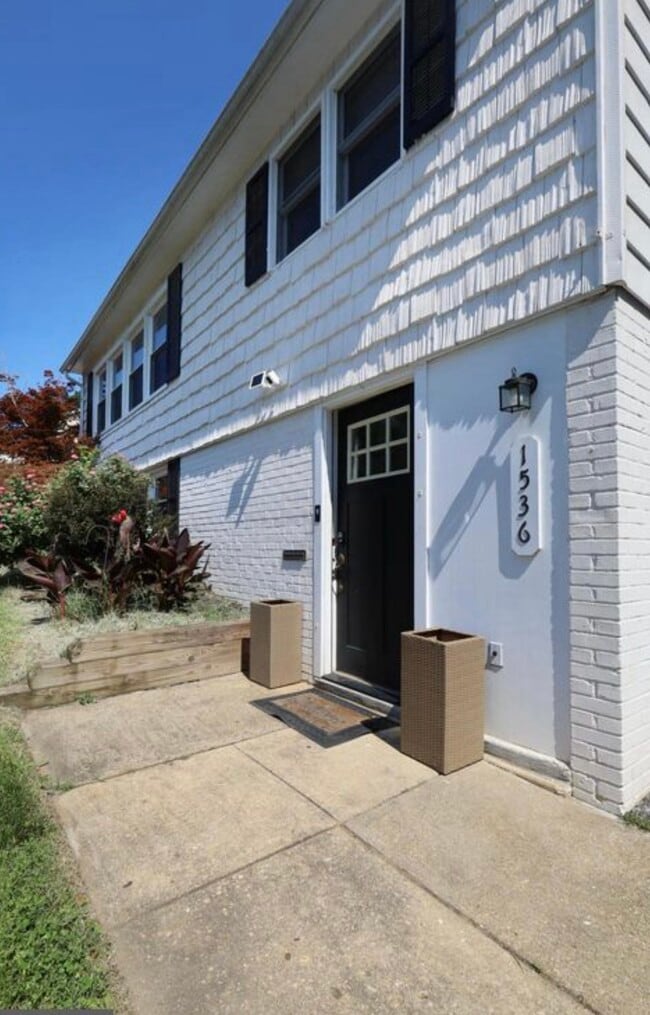 property at 1536 Maurice Dr