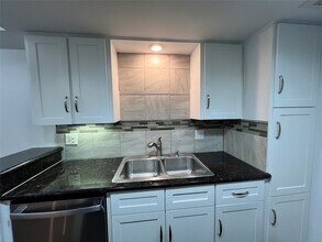 855 Augusta Dr in Houston, TX - Building Photo - Building Photo