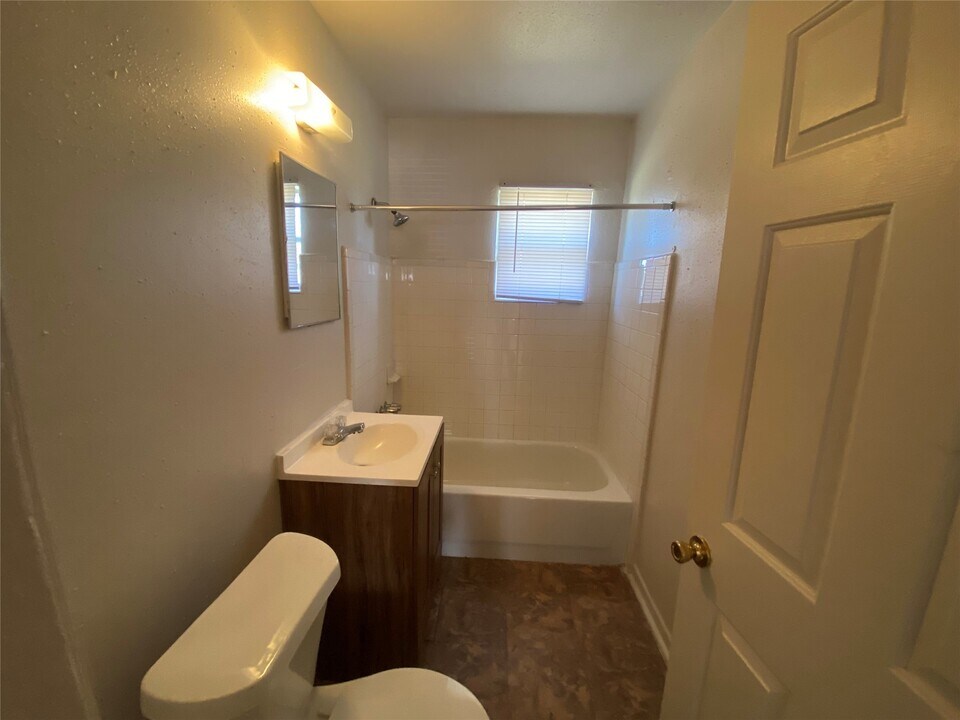 4223 Rockingham St in Houston, TX - Building Photo