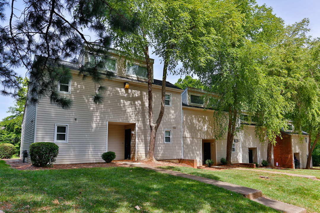 Emerald Bay in Charlotte, NC - Building Photo