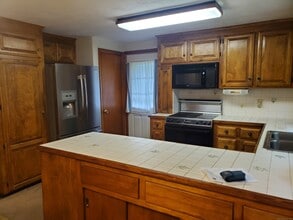 61 Grant Rd in Manchester, CT - Building Photo - Building Photo