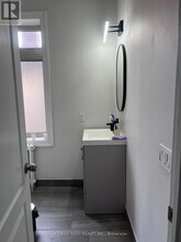 926 College St in Toronto, ON - Building Photo - Building Photo