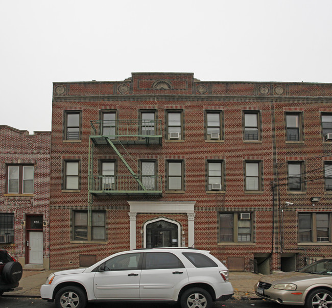 422 E 34th St in Brooklyn, NY - Building Photo - Building Photo