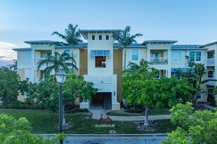 The Courts at Village Square in Delray Beach, FL - Building Photo