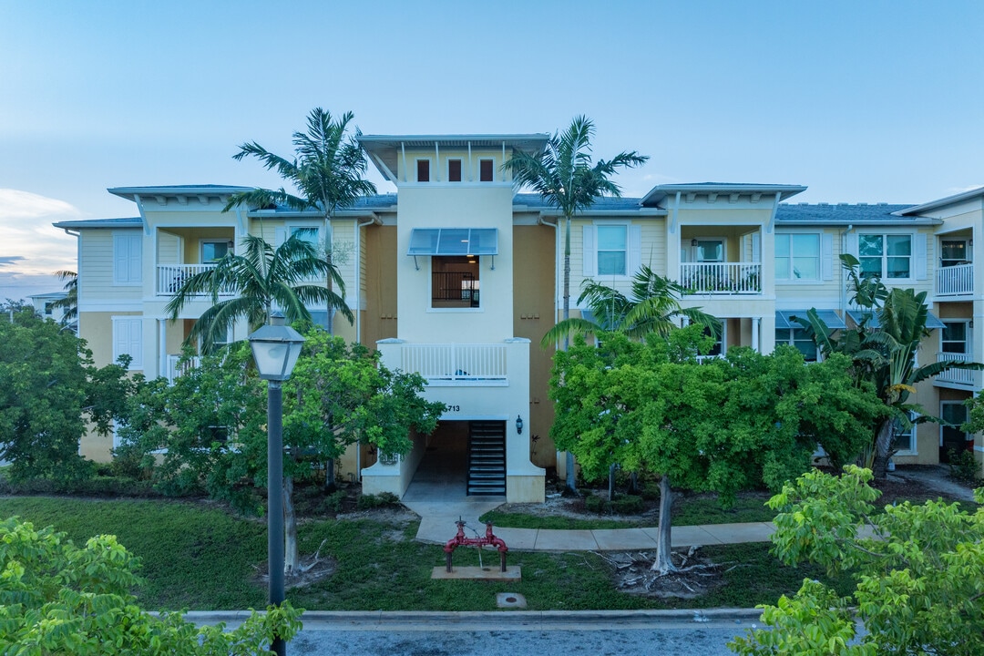 The Courts at Village Square in Delray Beach, FL - Building Photo