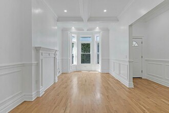 52 Brinkerhoff St in Jersey City, NJ - Building Photo - Building Photo