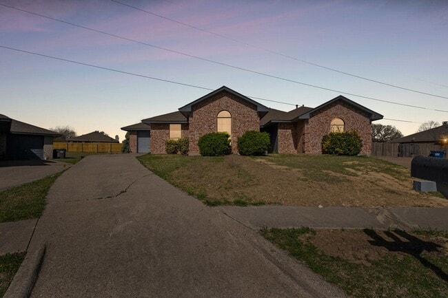 2721 La Jolla Ct in Glenn Heights, TX - Building Photo - Building Photo