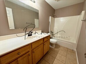 1015 NW Willow Dr in Grain Valley, MO - Building Photo - Building Photo