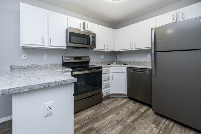 Icon on Midvale in Tucson, AZ - Building Photo - Interior Photo