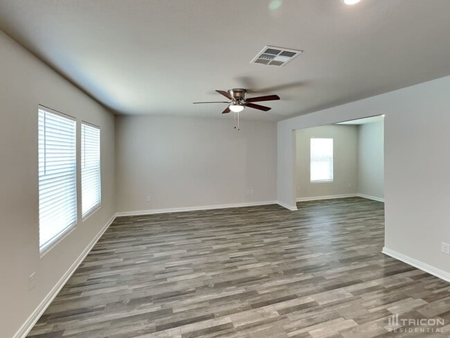 15569 Taylorcrest Dr in Cut And Shoot, TX - Building Photo - Building Photo