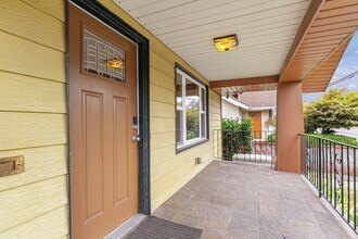 3246 NE 57th Ave in Portland, OR - Building Photo - Building Photo