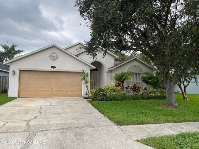 property at 1044 Sedgewood Cir