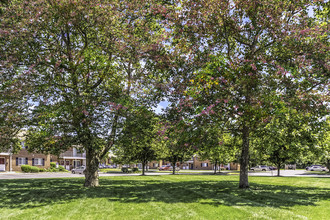 River's Bend Apartments in Carneys Point, NJ - Building Photo - Building Photo