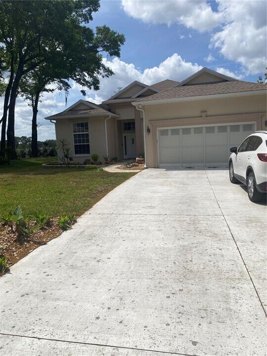 10717 SW 71st Cir in Ocala, FL - Building Photo